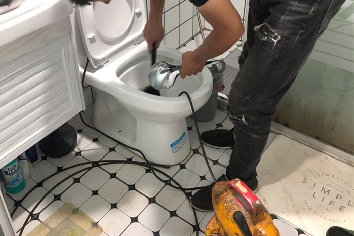 莞城街道疏通下水道