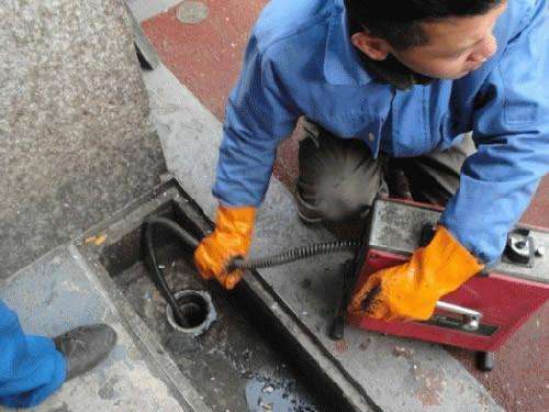 莞城街道疏通下水道