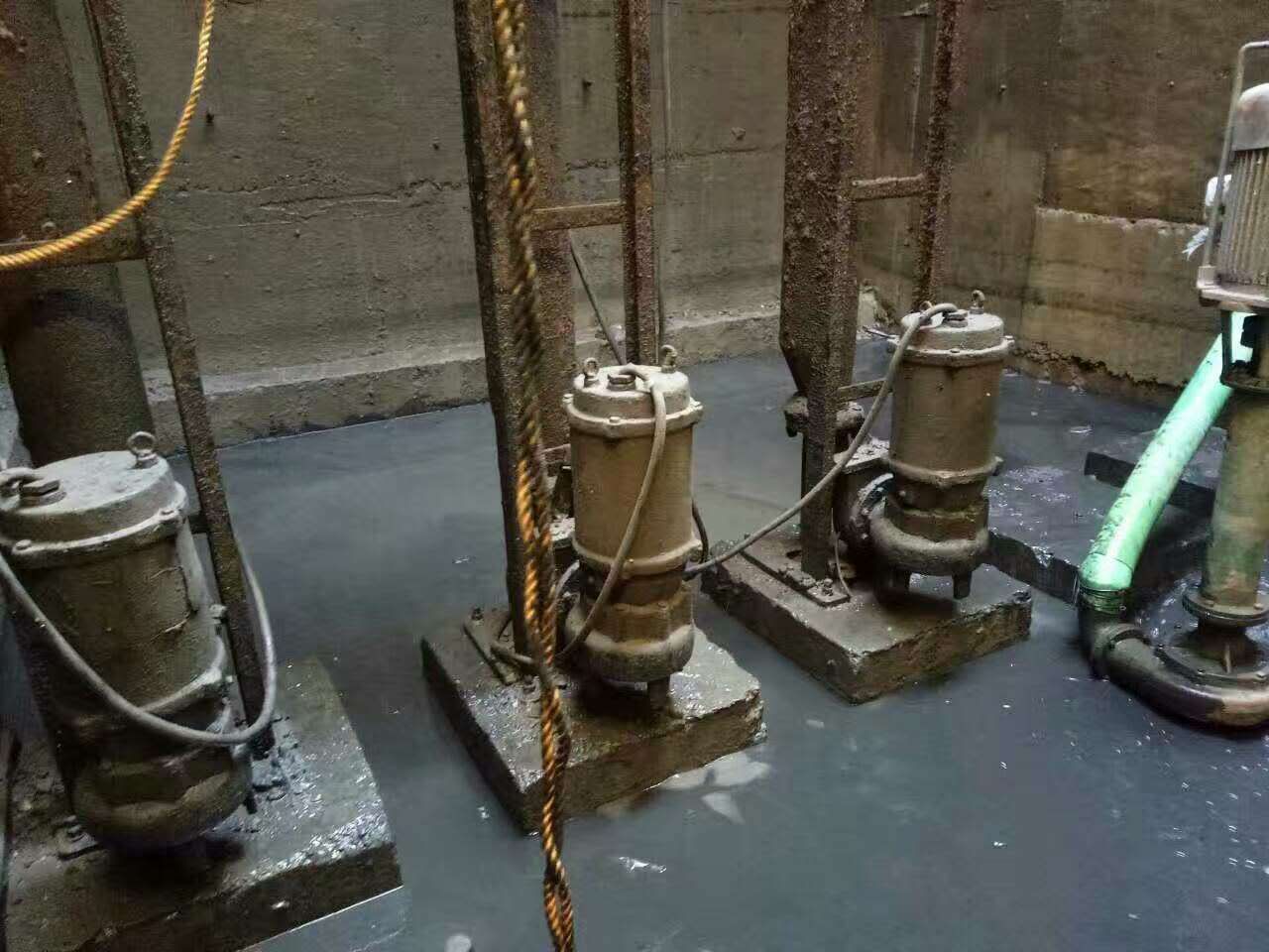 莞城街道污水池清理