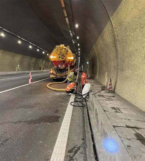 莞城街道隧道排水渠清淤